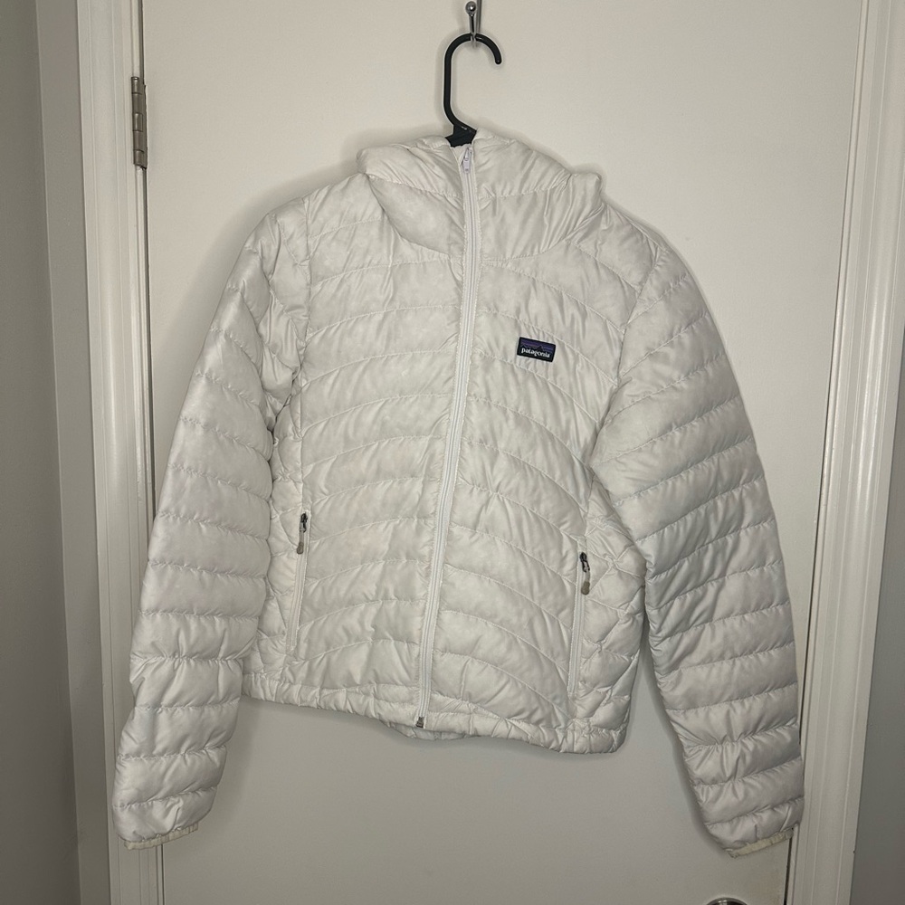 SOLD ON ANOTHER PLATFORM Patagonia Light Weight Down Zip Jacket - Birch White